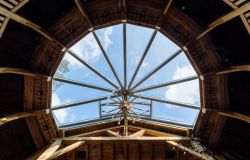 Braat glasconstructies 1844_glasdak_piramide_Shakespeare theater Diever (4)